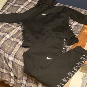 Nike joggers set